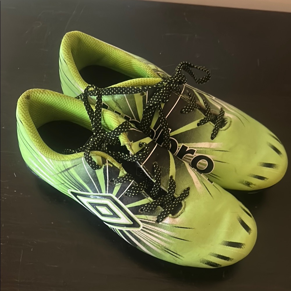 Umbro Green and Black Sneakers Performance Design